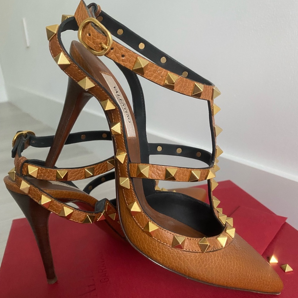 VALENTINO ROCKSTUD ANKLE STRAP PUMP